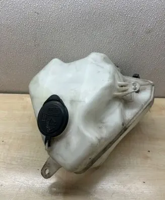 Toyota Prius (XW20) Windshield washer fluid reservoir/tank 060851145