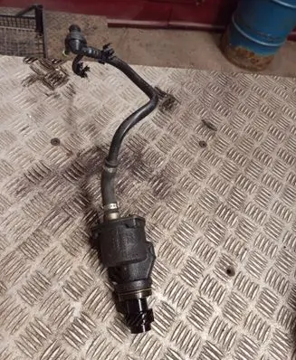 Volkswagen PASSAT B5 Vacuum pump 028207