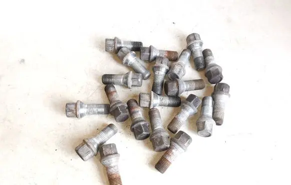 Volkswagen Polo Nuts/bolts 