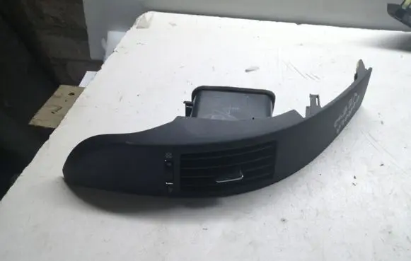 Toyota Corolla Verso AR10 Dashboard side air vent grill/cover trim 5568064020