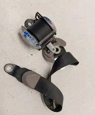 Mitsubishi Grandis Rear seatbelt 0433117