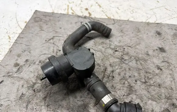 Volvo V60 Engine coolant pipe/hose 31338891