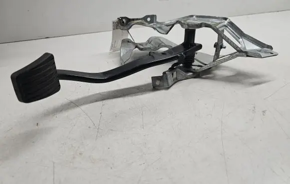 Opel Astra H Brake pedal