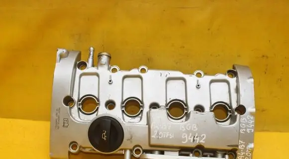 Audi A4 S4 B7 8E 8H Rocker cam cover 06D103469J
