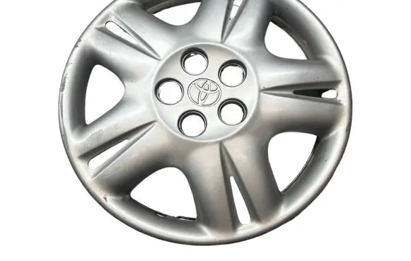 Toyota Avensis T220 R15 wheel hub/cap/trim 4260205060
