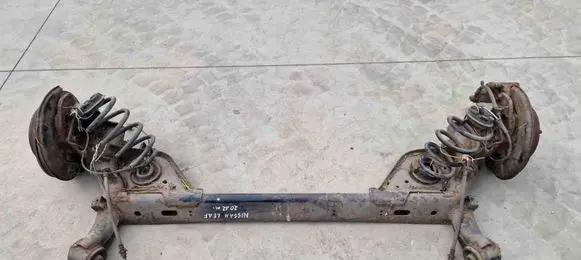 Nissan Leaf I (ZE0) Rear axle beam 