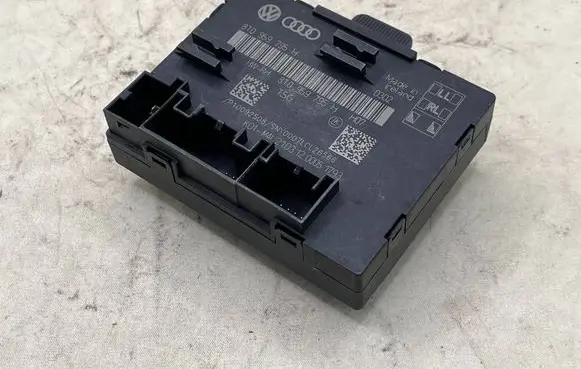 Audi A5 8T 8F Radio/GPS head unit trim T1757 8T0959795H