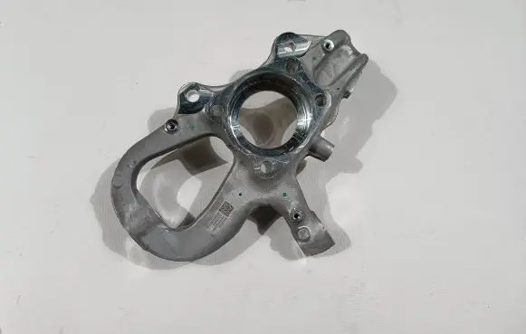 Chevrolet Corvette Front wheel hub spindle knuckle 84612178