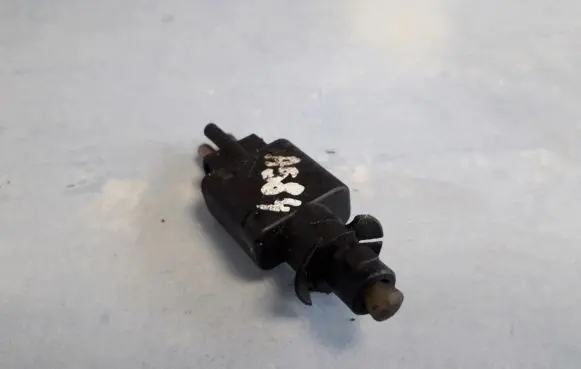 Mercedes-Benz E W124 Brake pedal sensor switch 0005457709