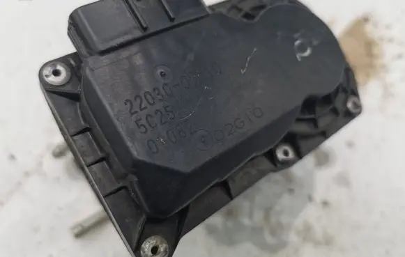 Toyota Corolla Verso E121 Throttle valve 220300D010 5C25 01082