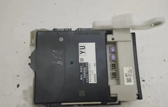 Toyota C-HR I Fuse module 89221F4130