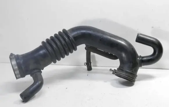Subaru Impreza I Air intake hose/pipe