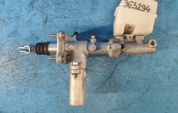 Hyundai Sonata Master brake cylinder 585004R101