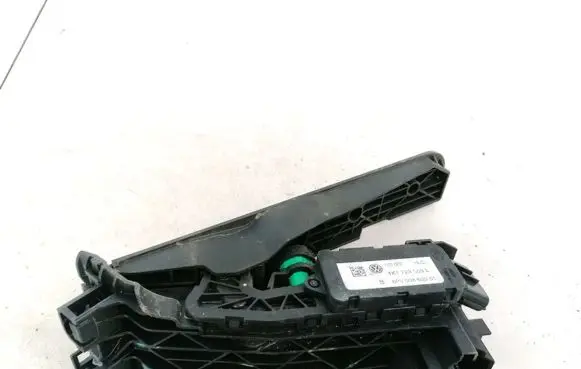 Volkswagen Golf V Accelerator throttle pedal 1k1721503l