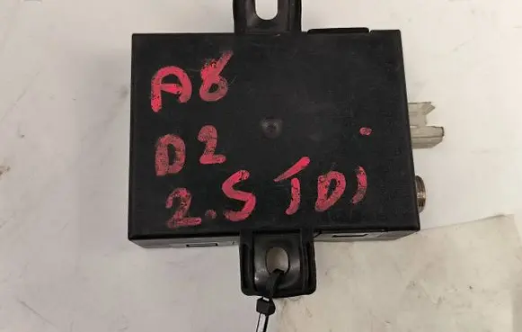 Audi A8 S8 D2 4D Auxiliary heating control unit/module 4D0909509K 4D0909509 95080121