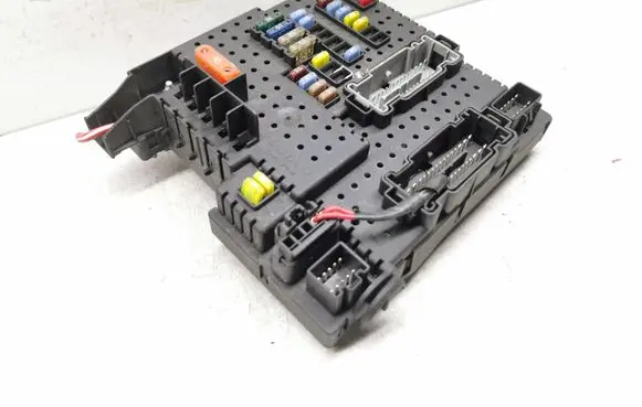 Volvo V70 Fuse module 30728512 28017881