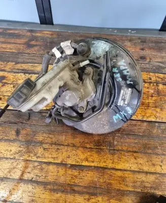 Ford Focus Brake booster DV612B195AA