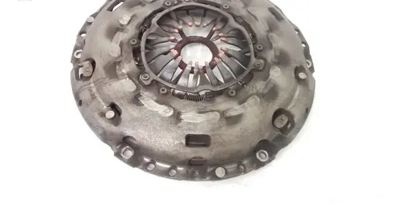 Volkswagen PASSAT B6 Pressure plate 03G141025F