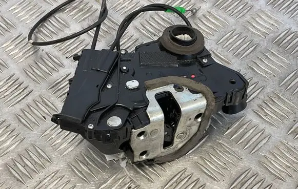 Toyota Prius (XW20) Front door lock