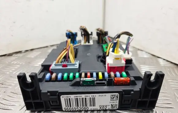 Citroen C3 Fuse module 9666952080
