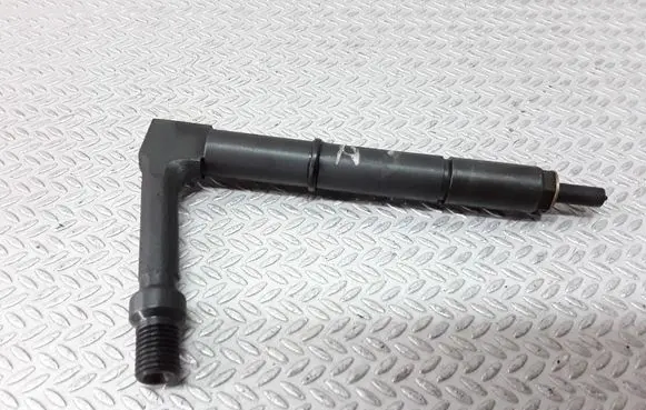 Nissan Almera Tino Fuel injector