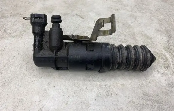 Clutch slave cylinder