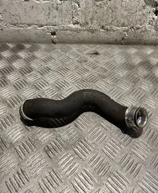 Mercedes-Benz C W204 Engine coolant pipe/hose A2045011682