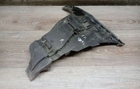 Volvo V70 Front bumper mounting bracket 08693181