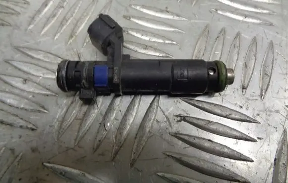 Renault Twingo II Fuel injectors set 8200885283