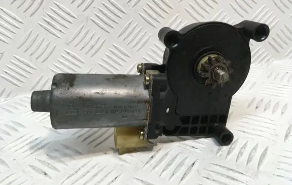 Mercedes-Benz ML W163 Front door window regulator motor 990408100