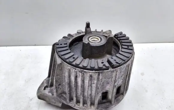 Mercedes-Benz C W204 Engine mount bracket A2122404117