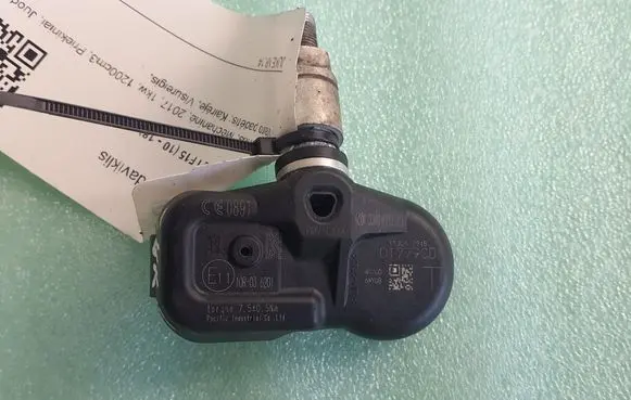 Nissan Juke I F15 Tire pressure sensor 10R036201 01779CD
