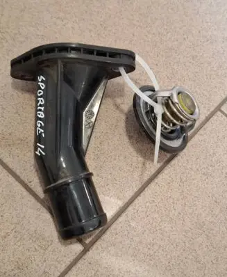 KIA Sportage Thermostat housing 256312B051
