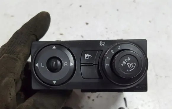 Chevrolet Captiva Wing mirror switch