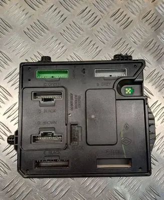 Renault Megane III Comfort/convenience module 284B15986R S180098101C