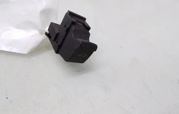 Tailgate opening switch