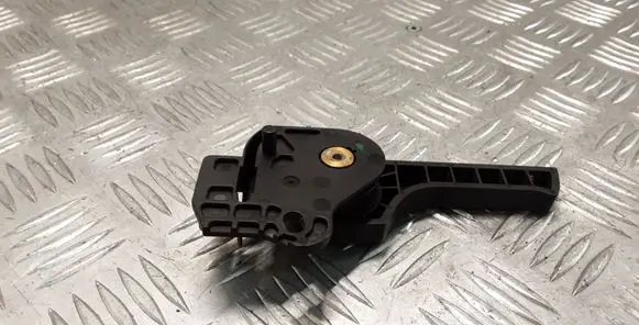 Engine bonnet (hood) release handle