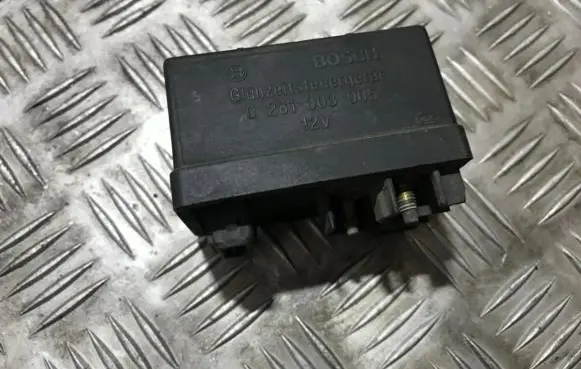 Peugeot 406 Glow plug pre-heat relay 0281003005