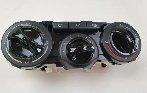 Peugeot 208 Climate control unit E1178373