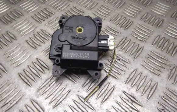 Mazda 3 I Air flap motor/actuator 8610000990 HB601BN8V01