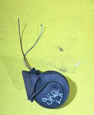 Audi A4 S4 B7 8E 8H Horn signal 8E0961223A