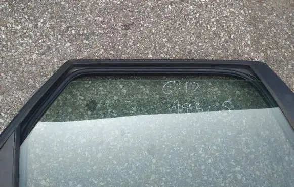 Volvo V50 Rear door window glass as2