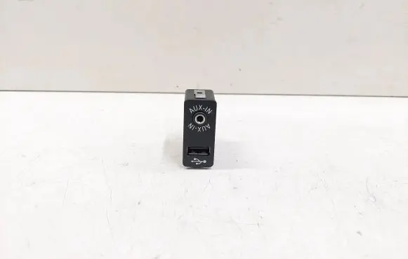 BMW 5 F10 F11 AUX in-socket connector 8410923765301 84109237653 9237653