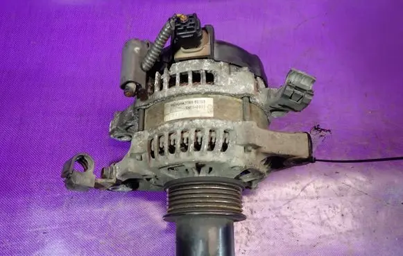 Toyota Yaris Generator/alternator 270600Q150