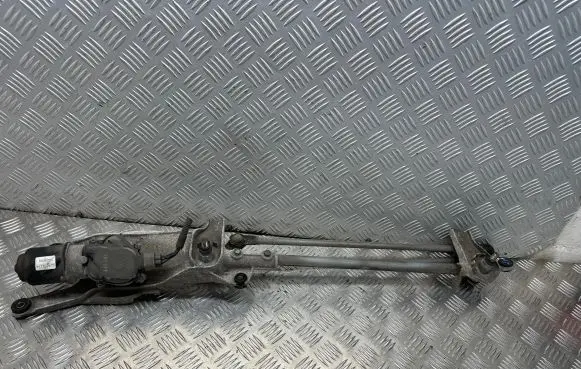 Mitsubishi L200 Front wiper linkage and motor 8250A124 WM07B