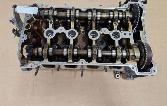 Citroen DS3 Engine head 9678369810
