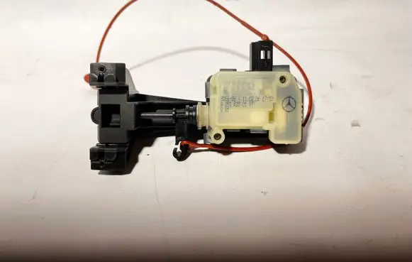Mercedes-Benz CL C215 Fuel tank cap lock A2518200197