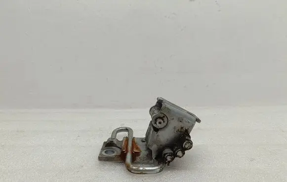 Audi A6 S6 C6 4F Front door lower hinge 8E0831411E