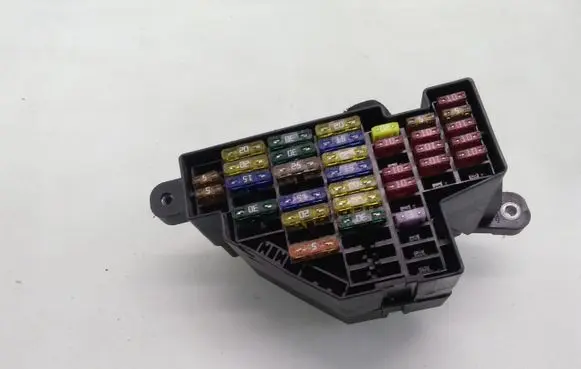 Volkswagen PASSAT B7 Fuse module