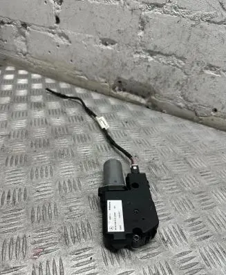 Mercedes-Benz E AMG W213 Sunroof motor/actuator A2139067003 105500 ZGS001
